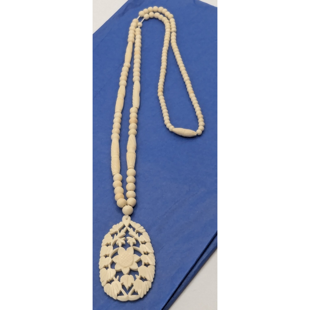 Carved Floral Pendant Beaded Necklace Cream Acrylic Vintage 24in READ